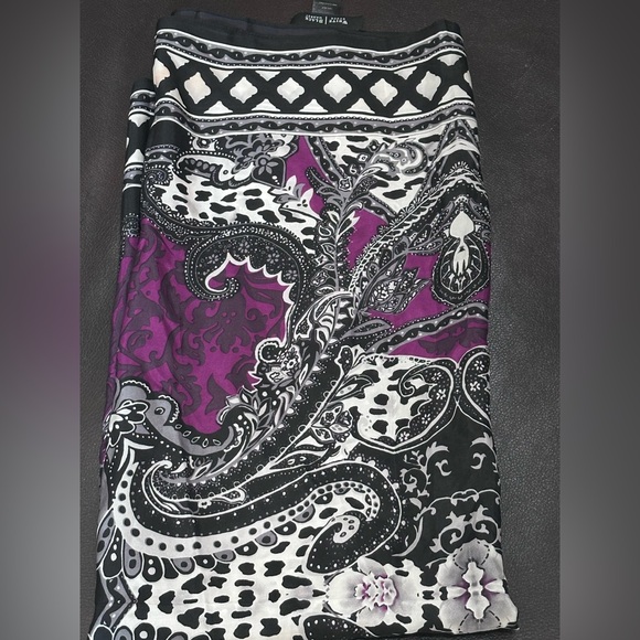 White House Black Market Black and Purple Scarf - Picture 2 of 4